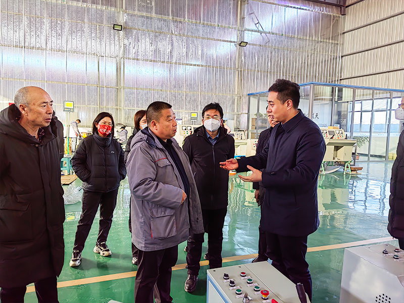 關(guān)越區(qū)長(zhǎng)在雙民公司調(diào)研4.jpg
